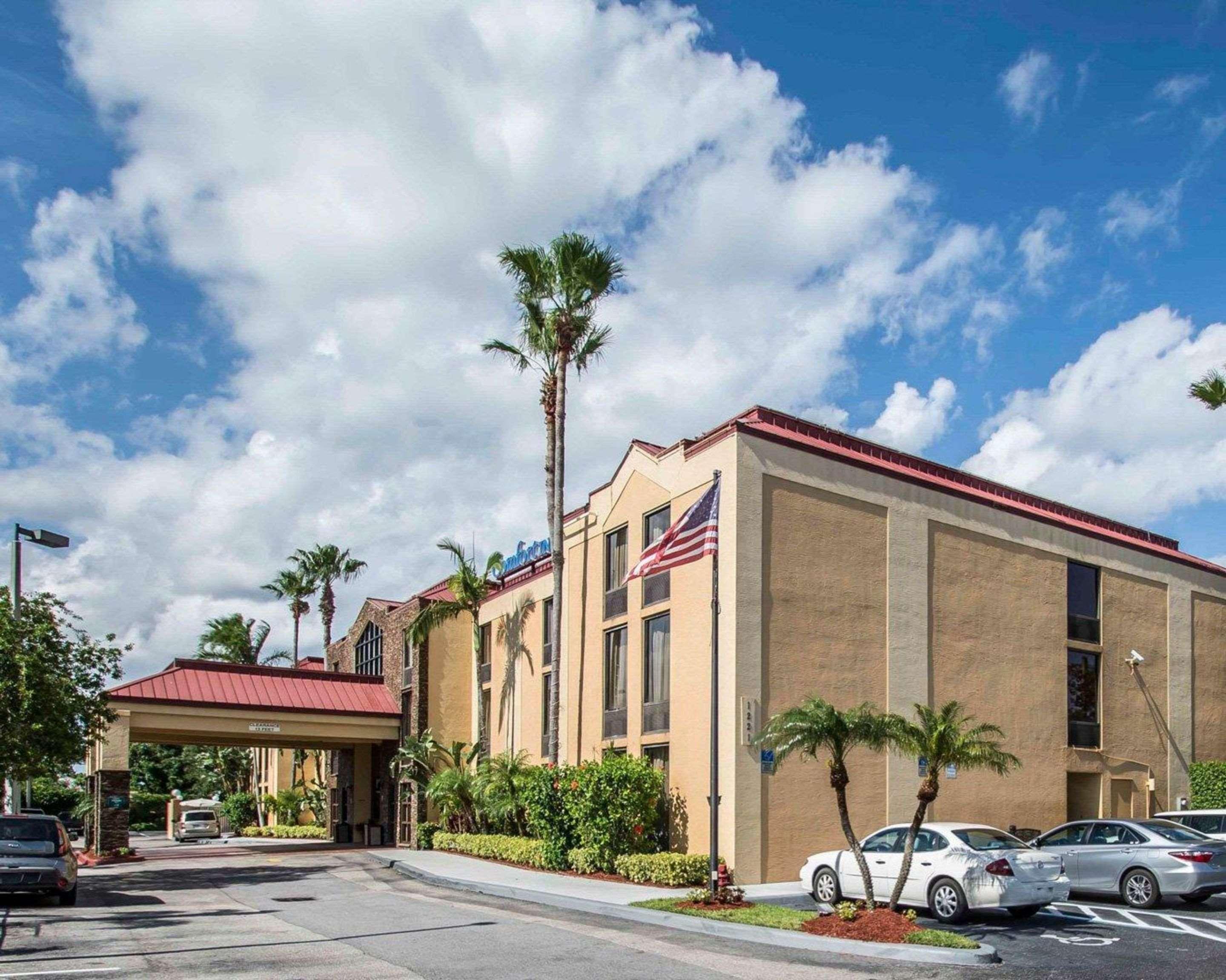 Comfort Inn & Suites Lantana - West Palm Beach South Bagian luar foto